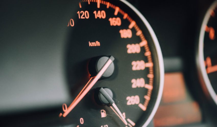 Wie beeinflusst Cannabis das Autofahren?